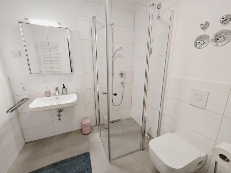 Ticasa Wave-Zentral-Outlet-Aufzug-Stylisch-Unique Μέτσινγκεν Εξωτερικό φωτογραφία
